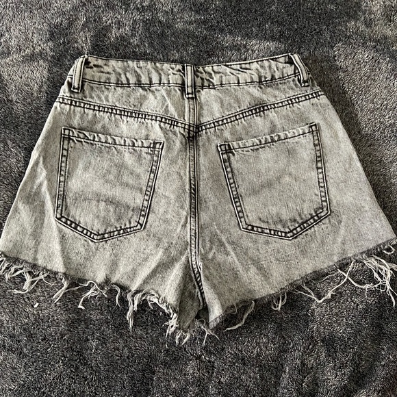 grey denim shorts (garage festival) - Picture 2 of 3